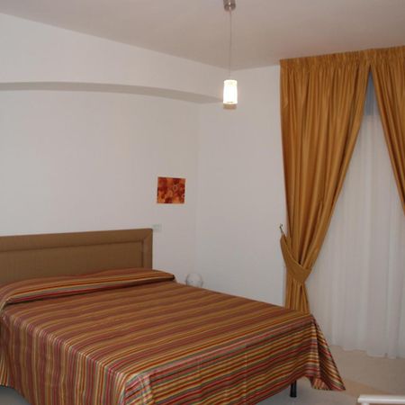 Albergo Le Dodici Lune Montecorvino Rovella Стая снимка