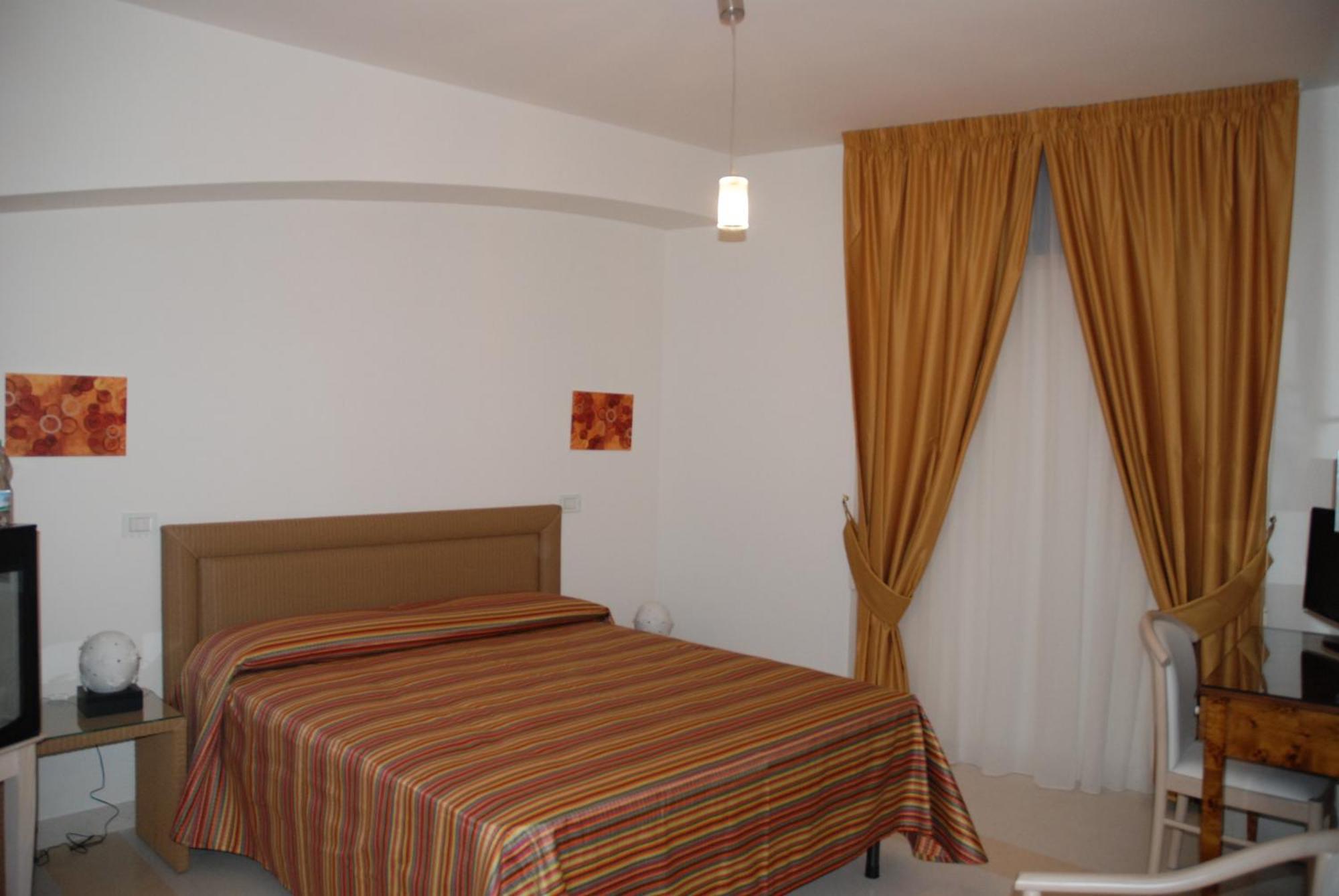 Albergo Le Dodici Lune Montecorvino Rovella Стая снимка